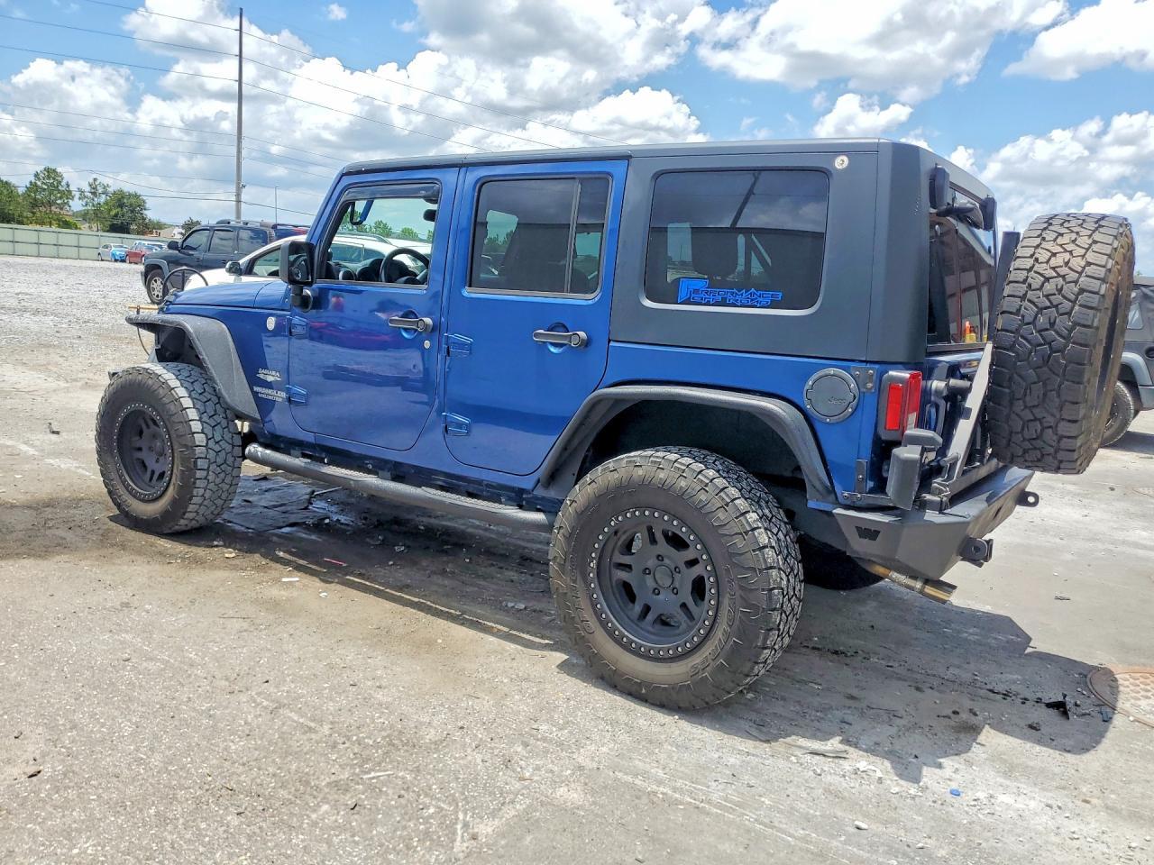 2010 Jeep Wrangler Unlimited Sahara - Фото 2