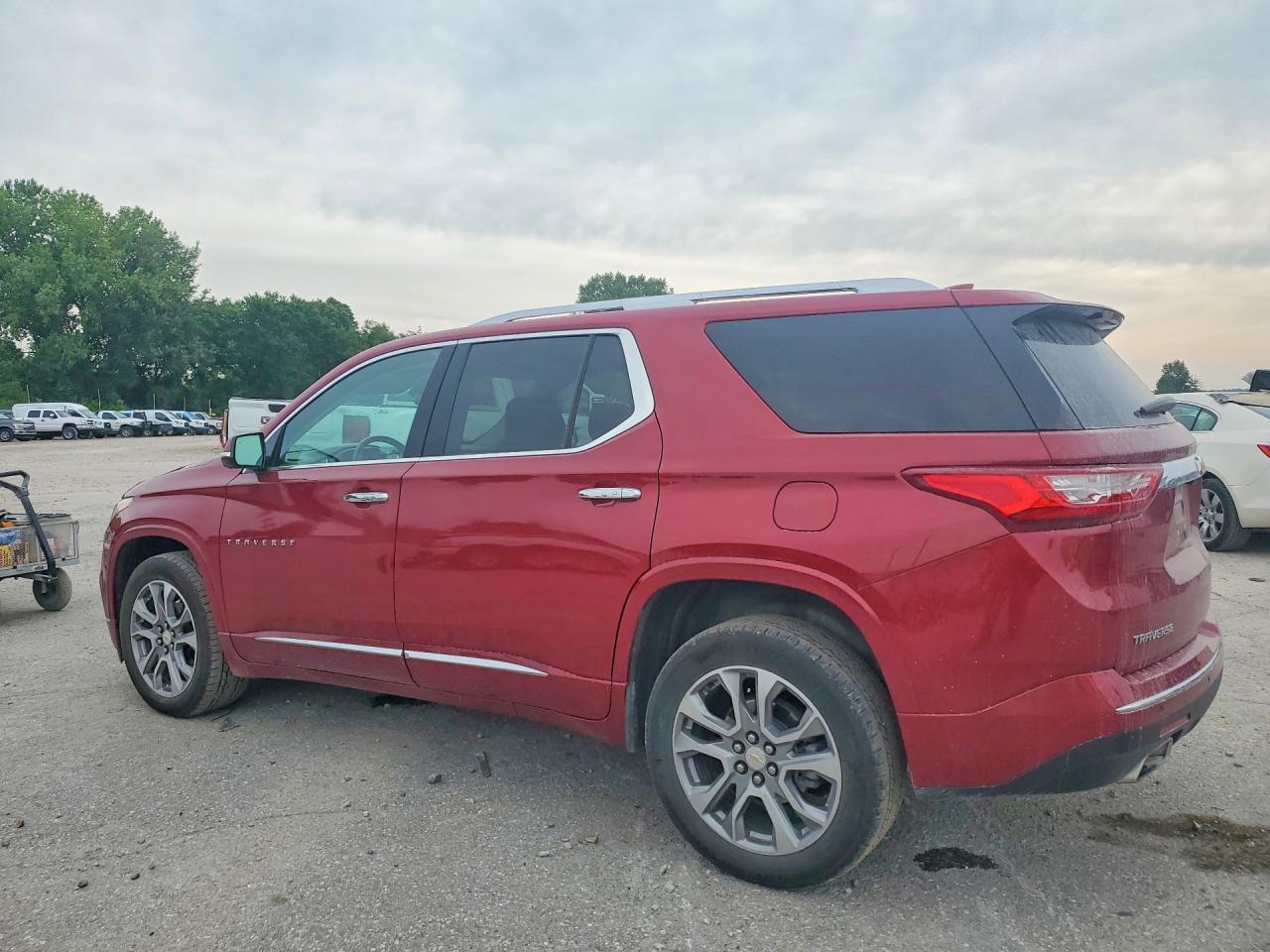2020 Chevrolet Traverse Premier - Фото 2