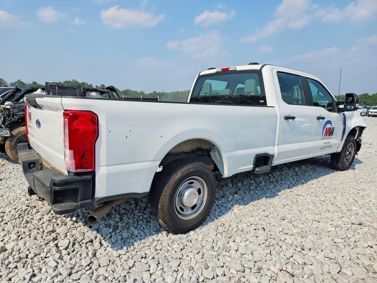 2024 Ford F250 Super Duty - Фото 3
