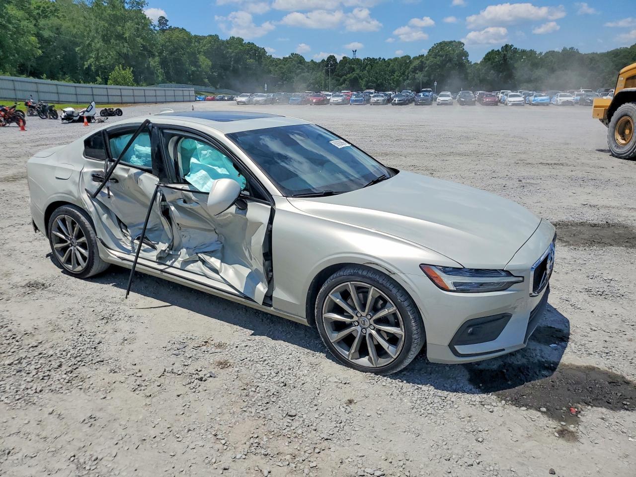 2021 Volvo S60 T5 Momentum - Image 4