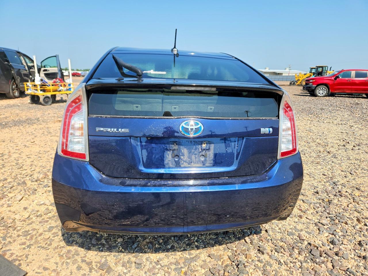 2015 Toyota Prius Three - Image 6