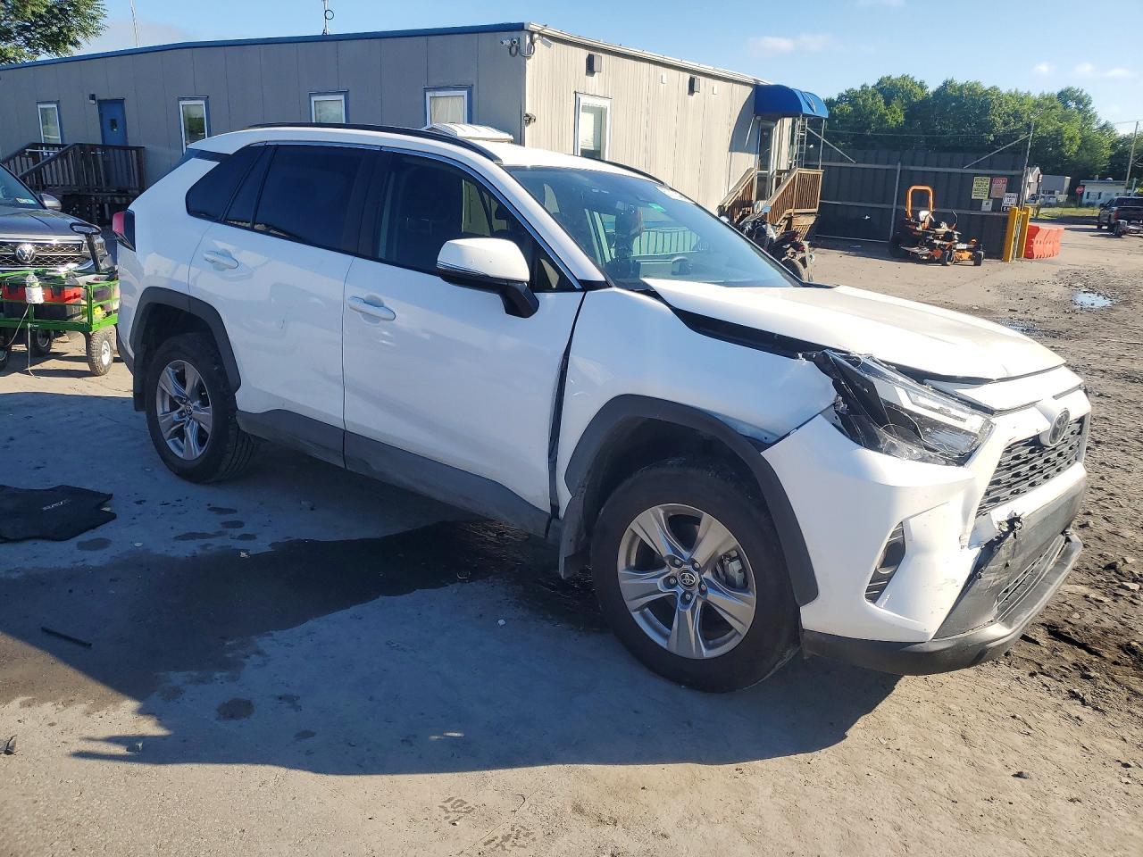2025 Toyota Rav4 Xle - Image 4