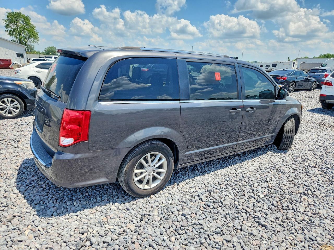 2019 Dodge Grand Caravan Sxt - Image 3