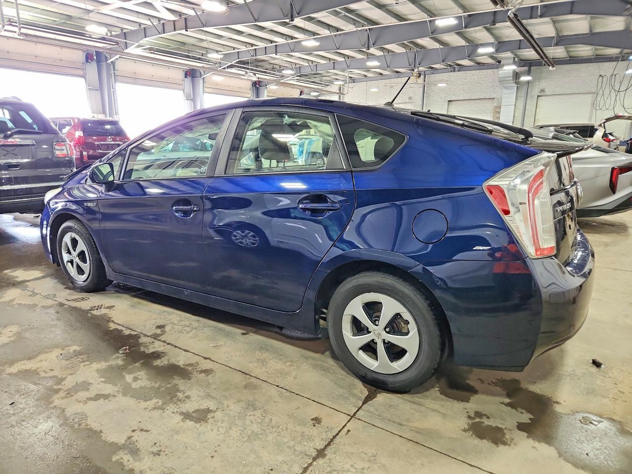 2012 Toyota Prius Two - Фото 2