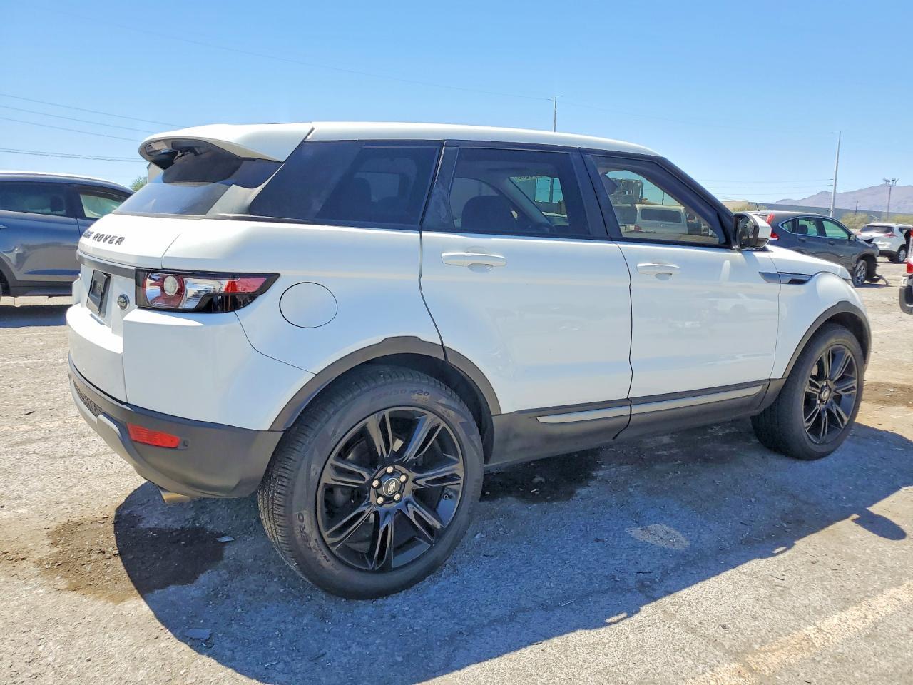 2014 Land Rover Range Rover Evoque Pure Premium - Image 3