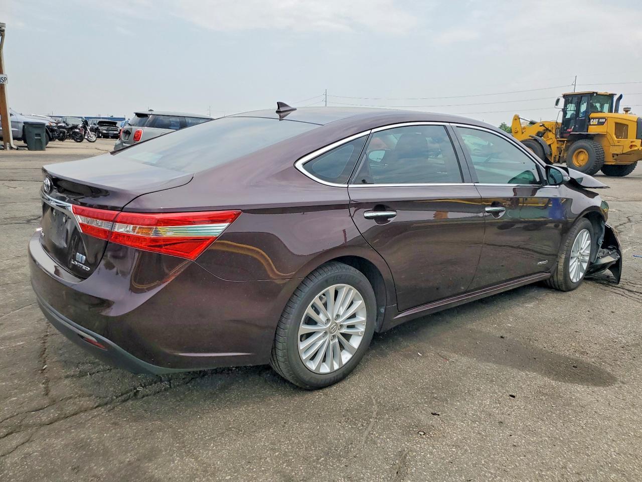 2013 Toyota Avalon Hybrid Limited - Image 3