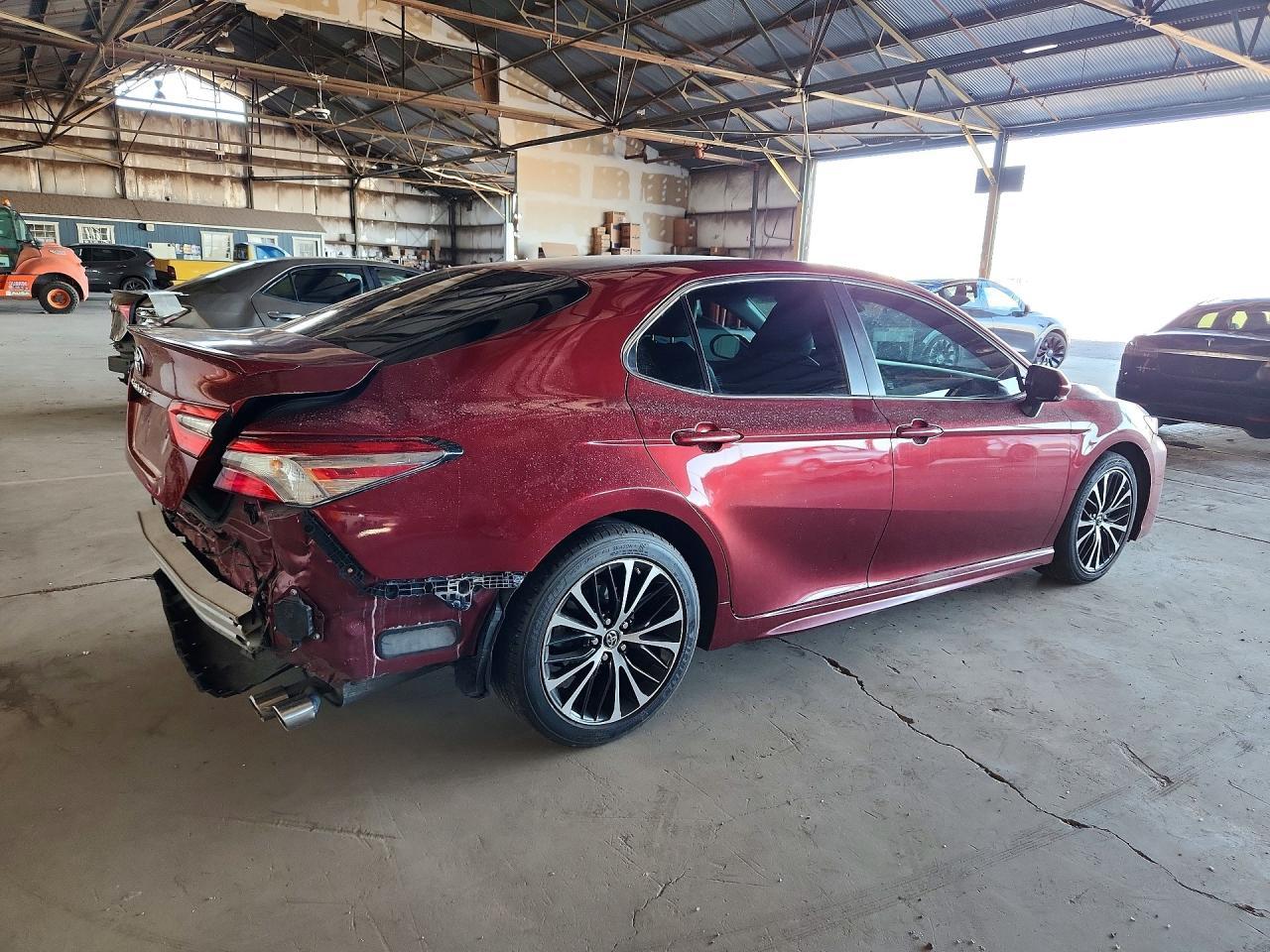 2018 Toyota Camry Se - Фото 3