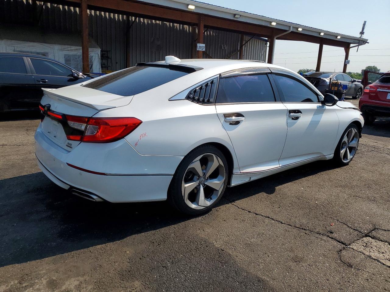 2018 Honda Accord Touring - Image 3