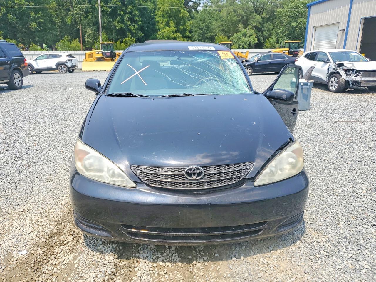 2004 Toyota Camry Le - Image 5