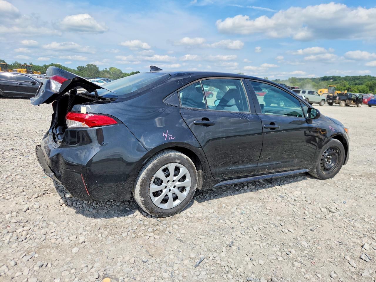 2022 Toyota Corolla Le - Фото 3