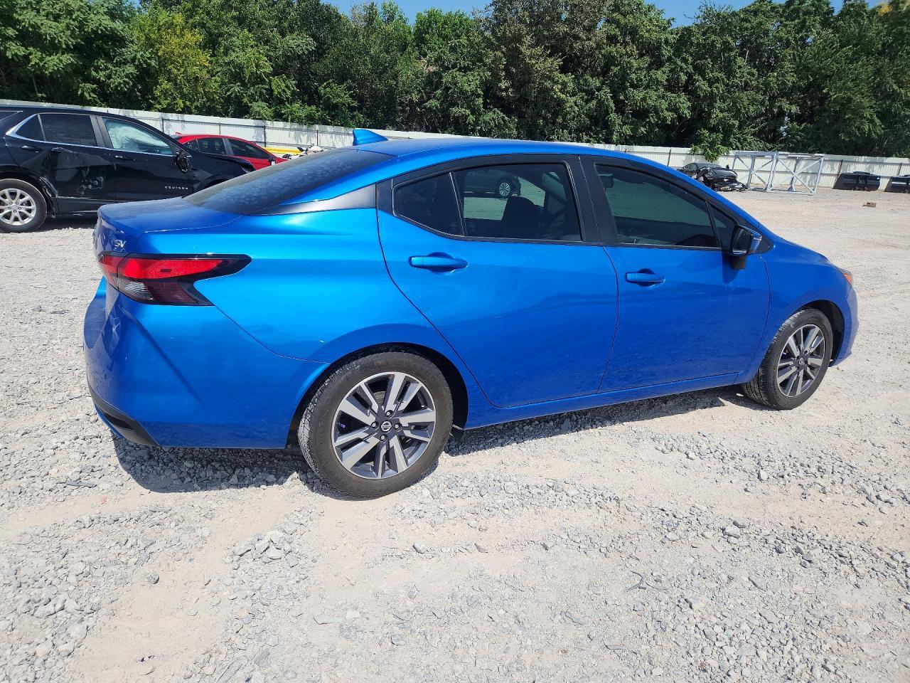 2020 Nissan Versa Sv - Image 3