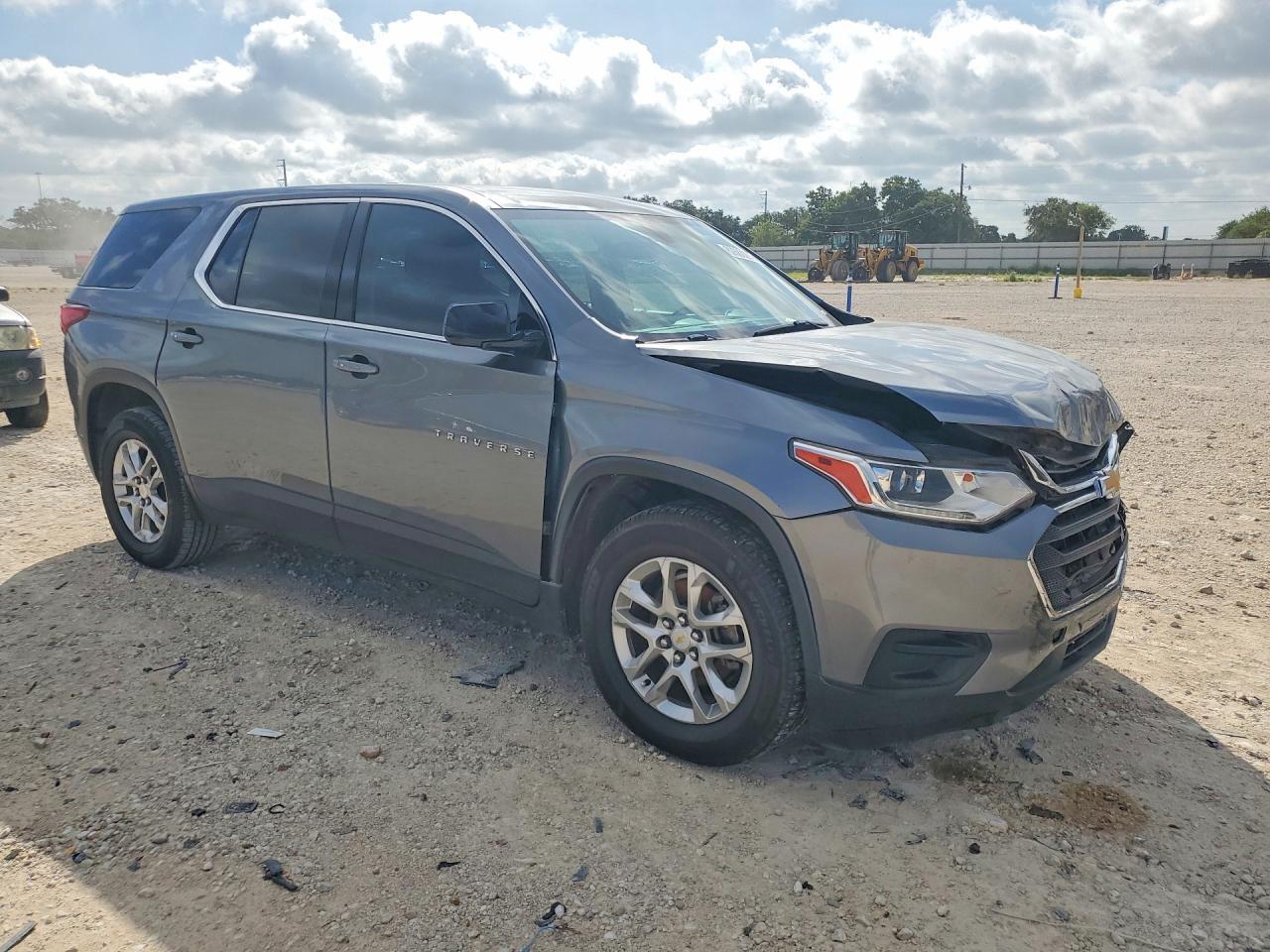2018 Chevrolet Traverse Ls - Фото 4
