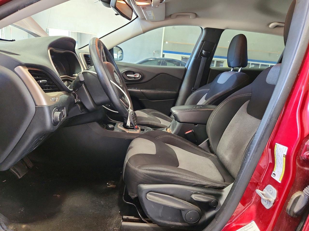 2014 Jeep Cherokee Sport - Image 7