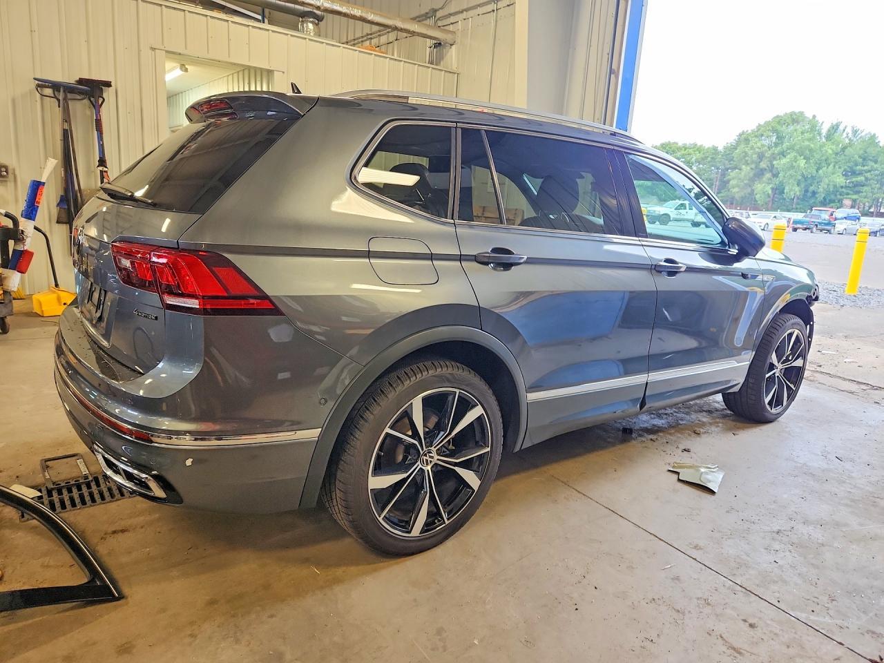 2022 Volkswagen Tiguan Sel R-Line - Фото 3