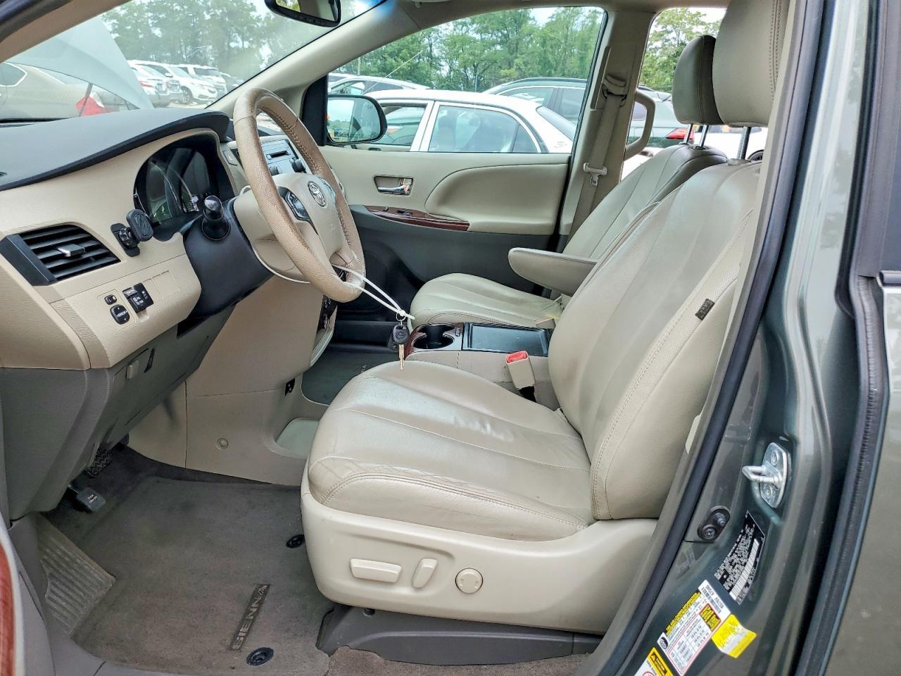 2014 Toyota Sienna Xle 8-Passenger - Фото 7