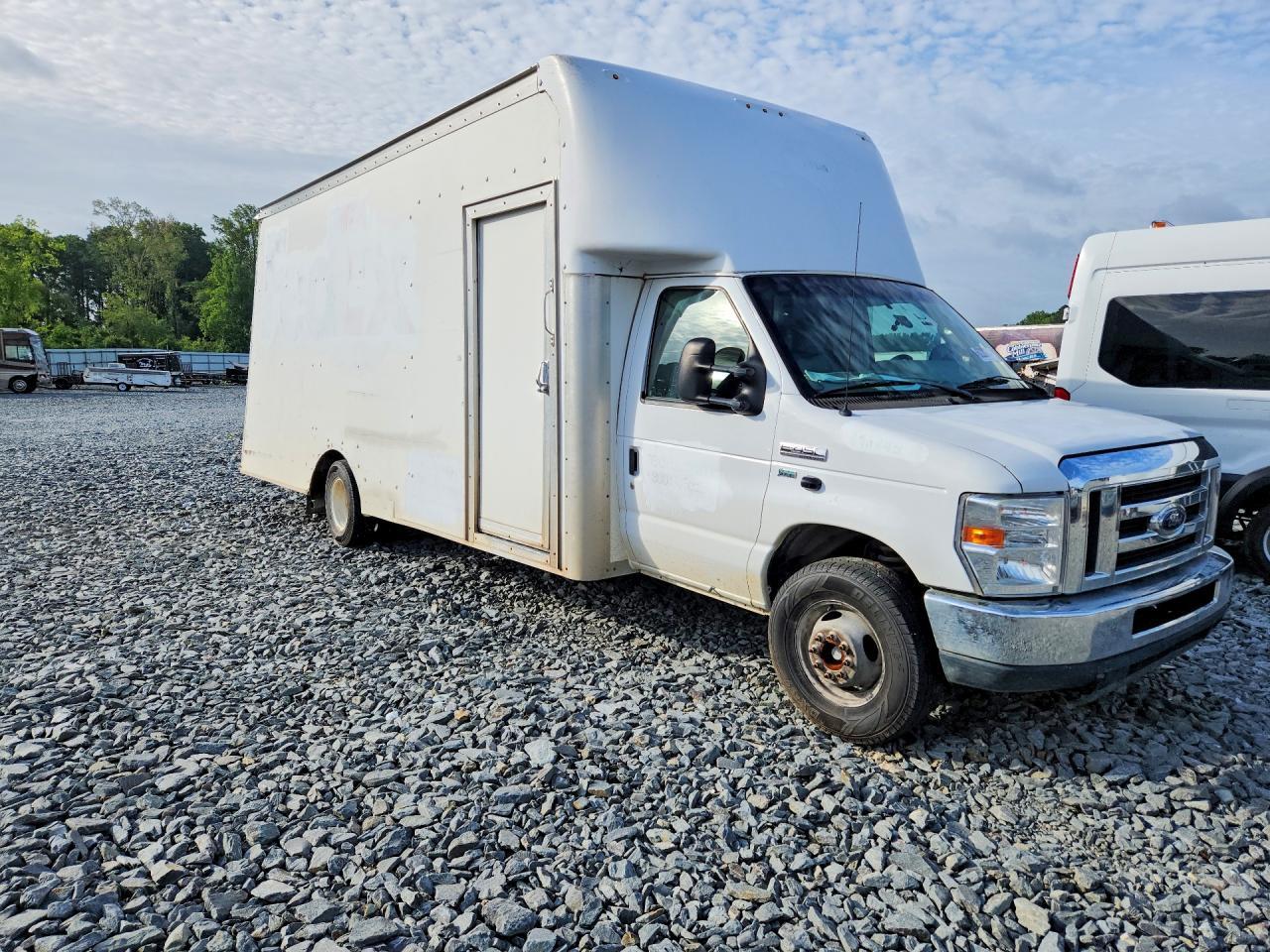 2019 Ford Econoline E350 Super Duty Van - Фото 4
