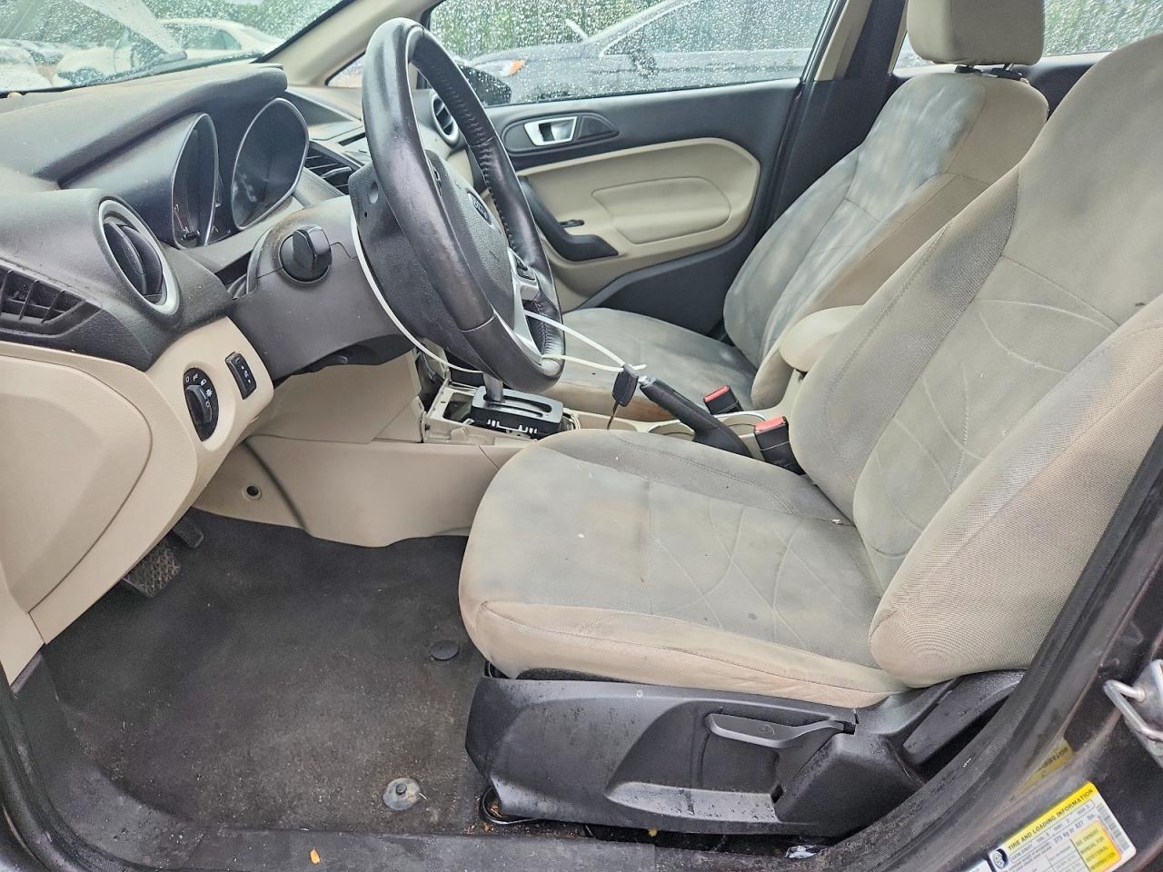 2015 Ford Fiesta Se - Фото 7