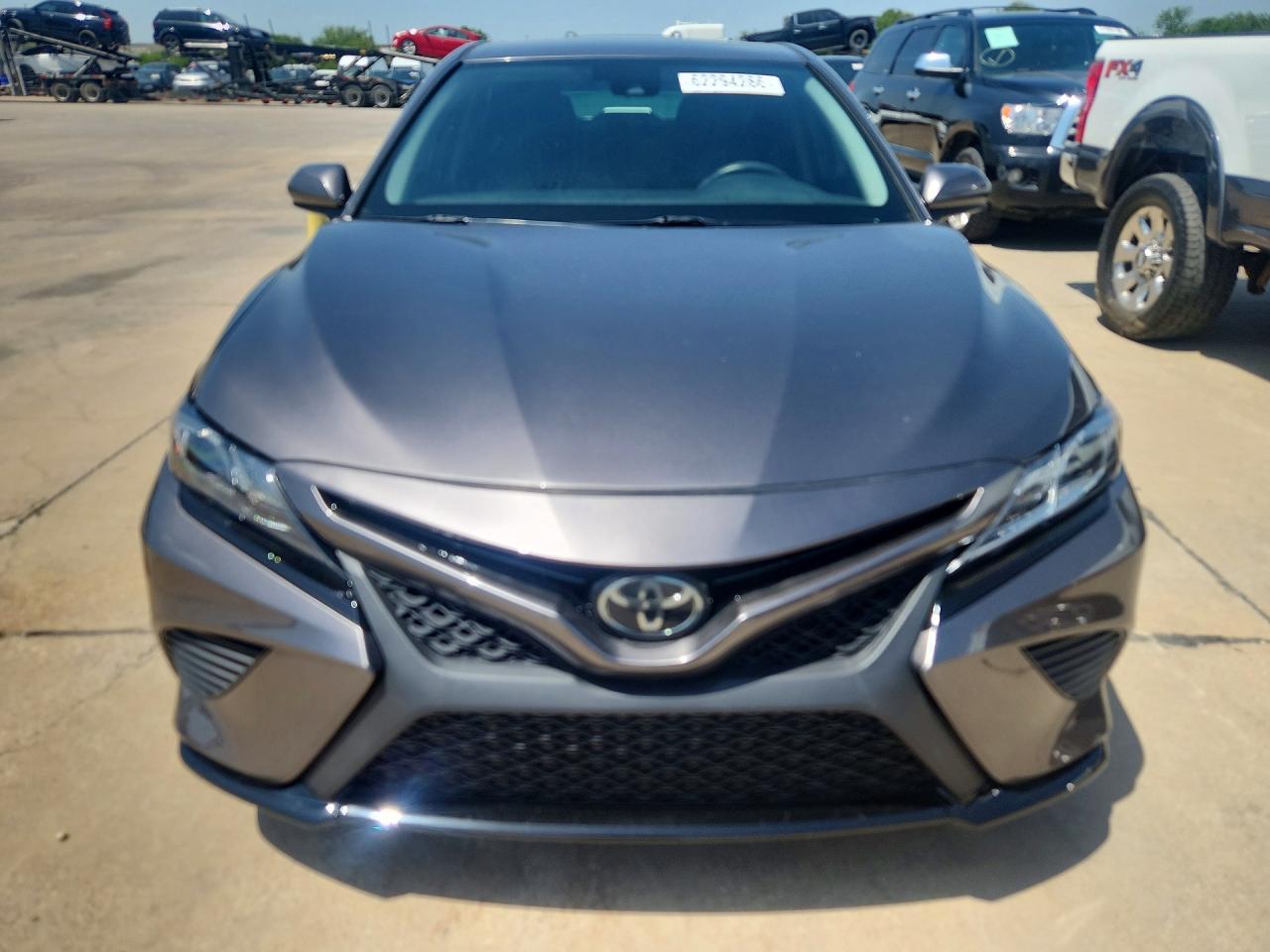 2020 Toyota Camry Se - Фото 5
