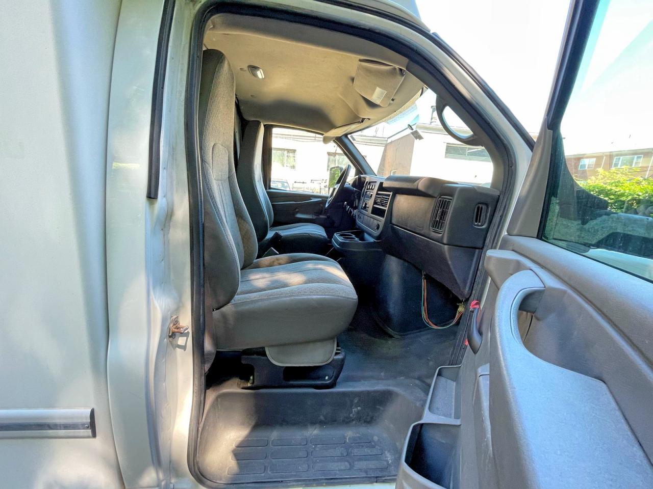 2014 Chevrolet Express - Image 5