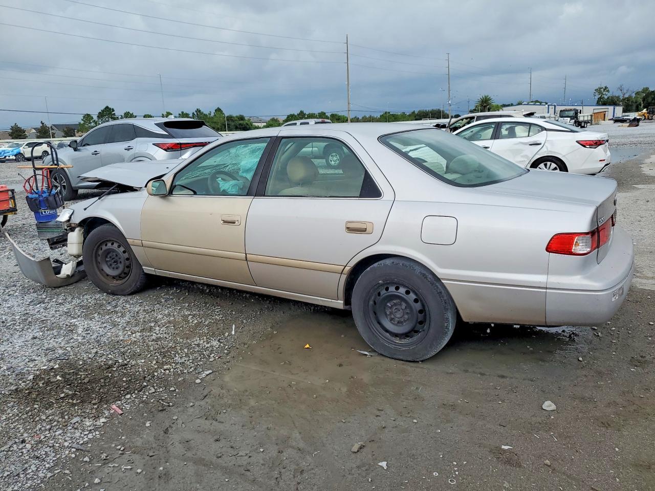 2000 Toyota Camry Le - Image 2