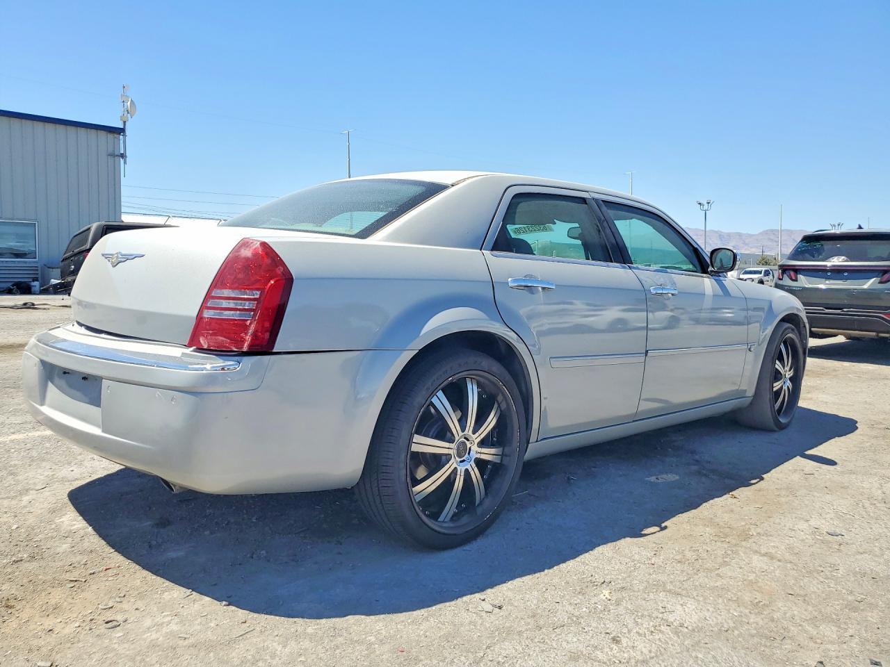 2006 Chrysler 300C - Image 3
