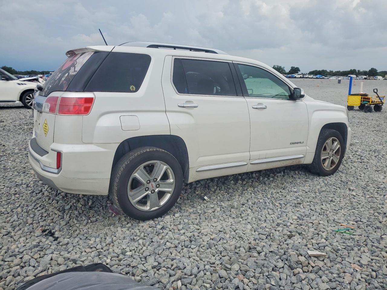 2017 GMC Terrain Denali - Image 3