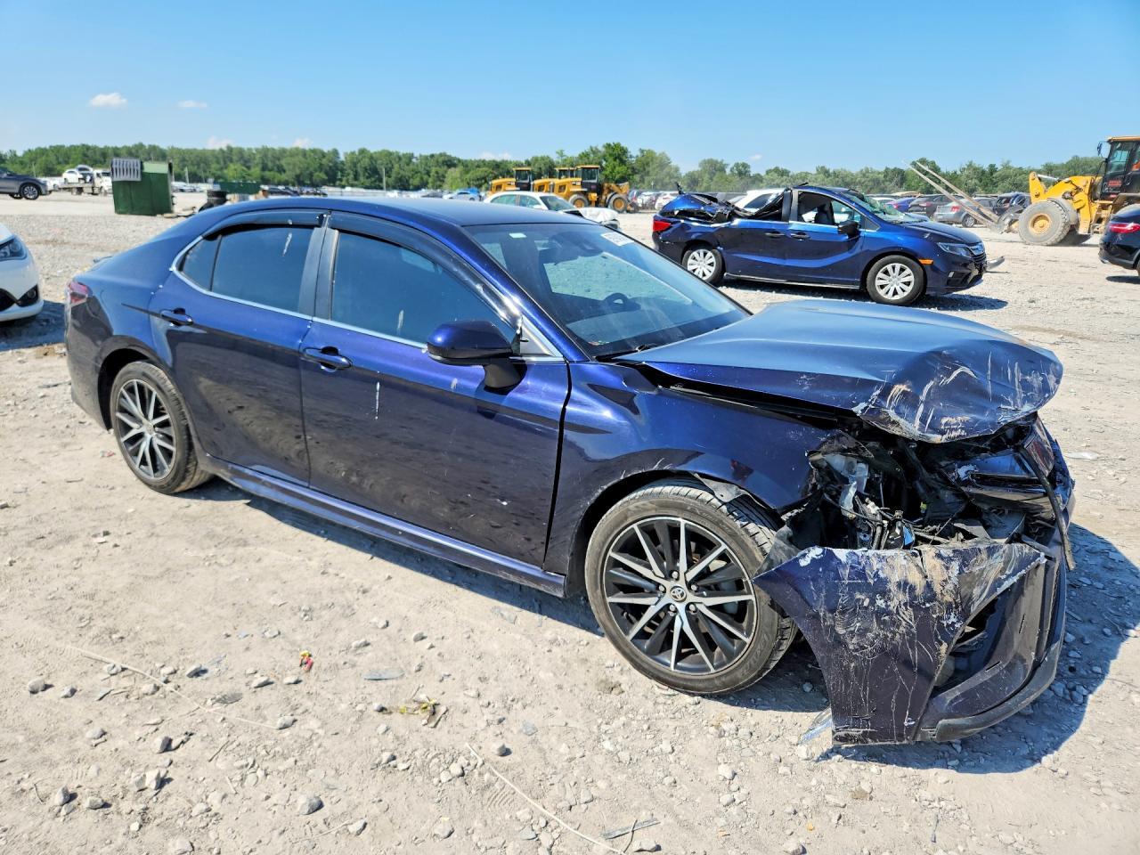 2021 Toyota Camry Se - Фото 4