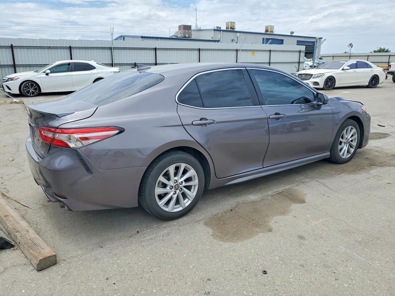 2019 Toyota Camry Se - Фото 3