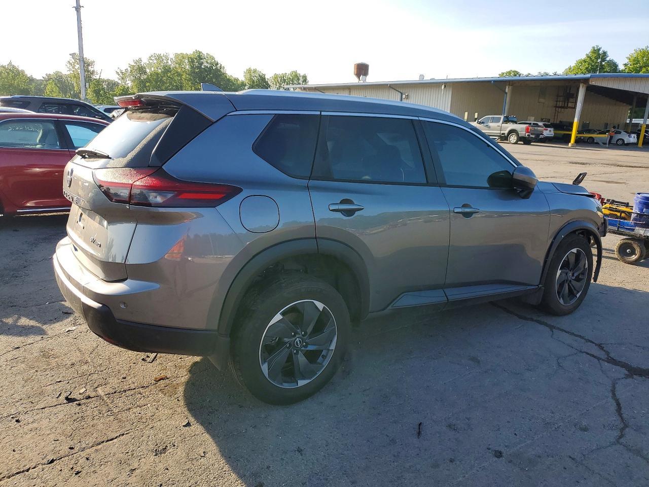 2024 Nissan Rogue Sv - Image 3