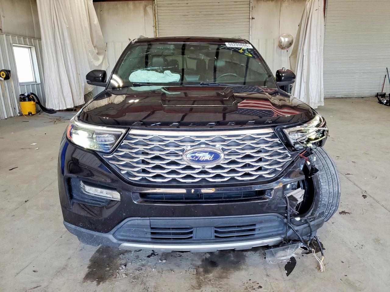 2020 Ford Explorer Platinum - Image 5