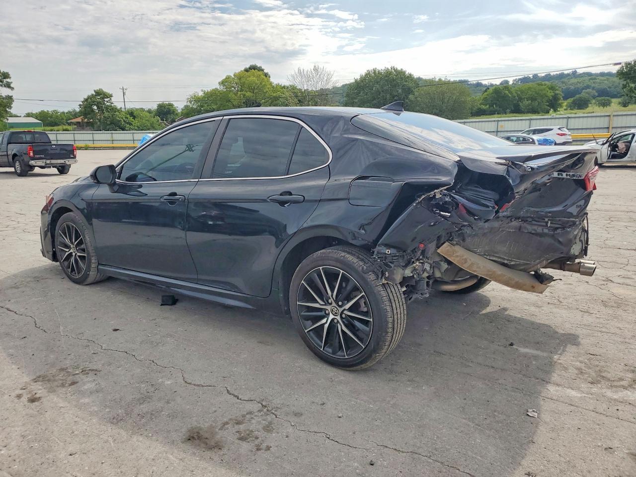 2022 Toyota Camry Se - Image 2
