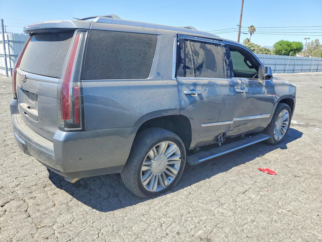 2019 Cadillac Escalade Platinum - Image 3