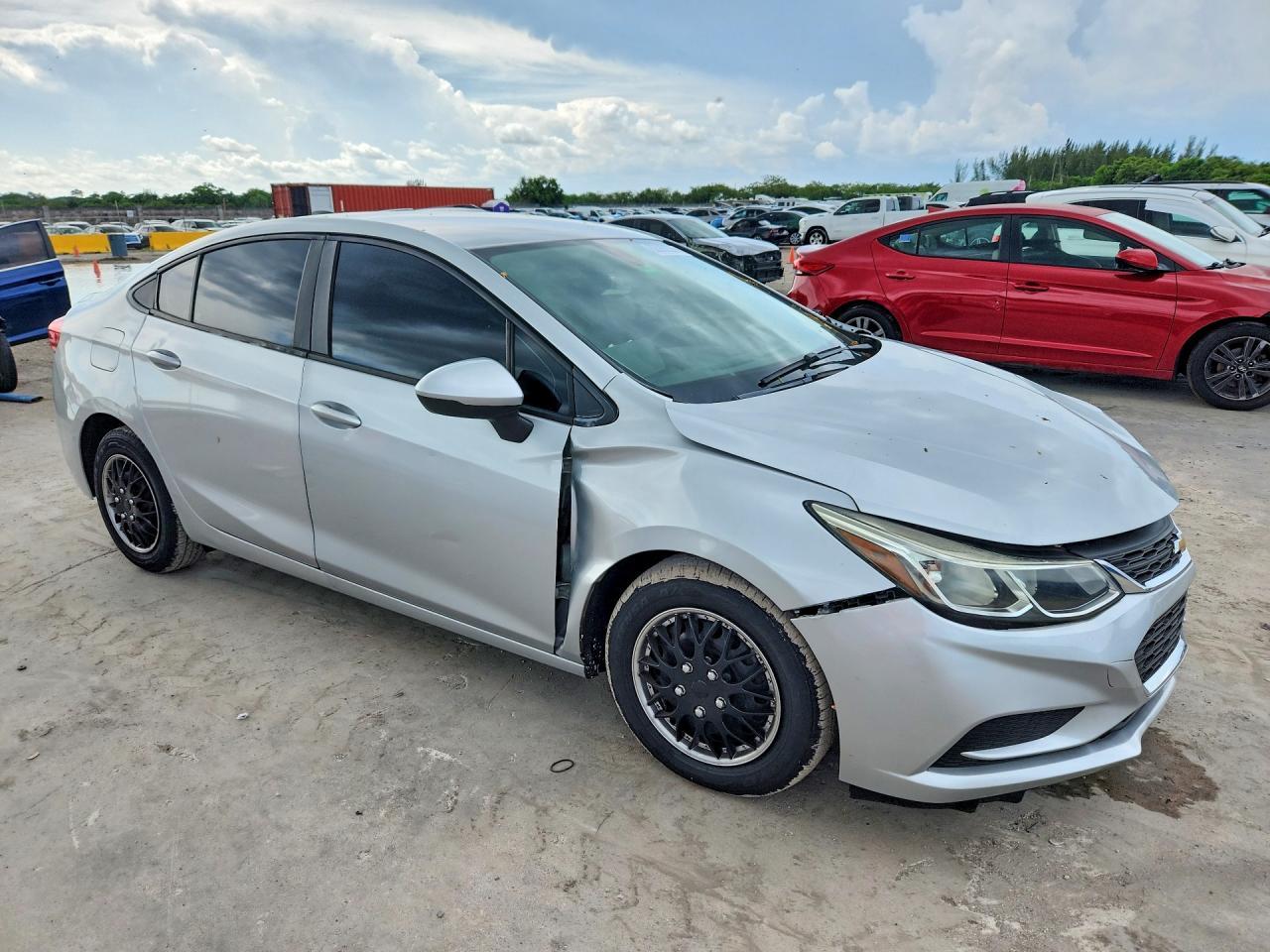 2018 Chevrolet Cruze Ls - Image 4