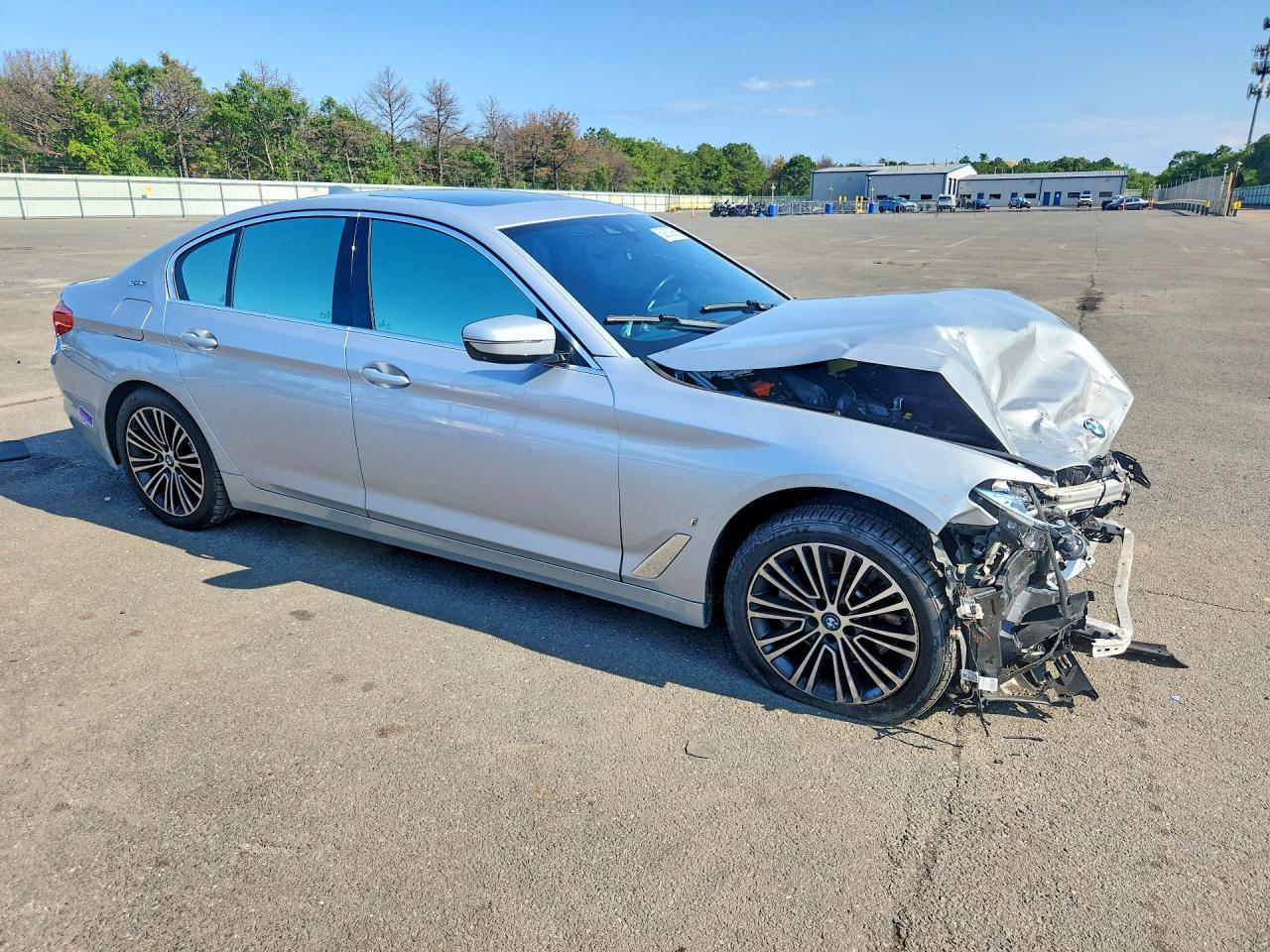 2019 BMW 530E - Фото 4