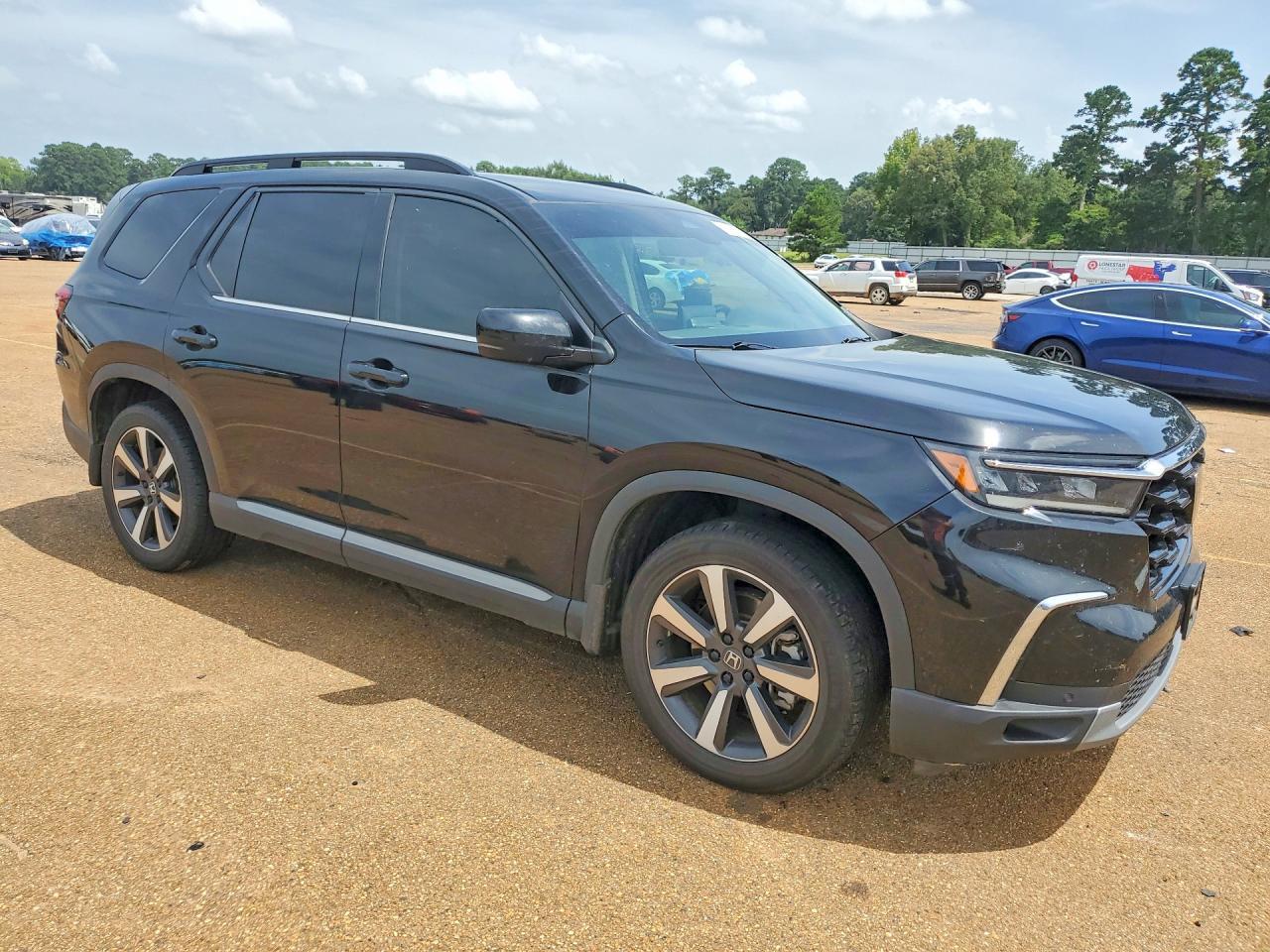 2023 Honda Pilot Touring - Image 4