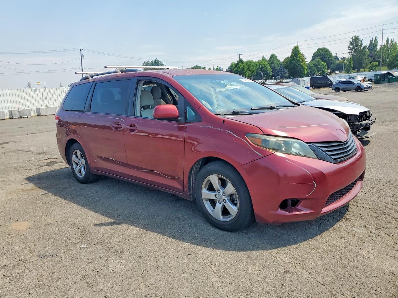 2012 Toyota Sienna Le - Image 4