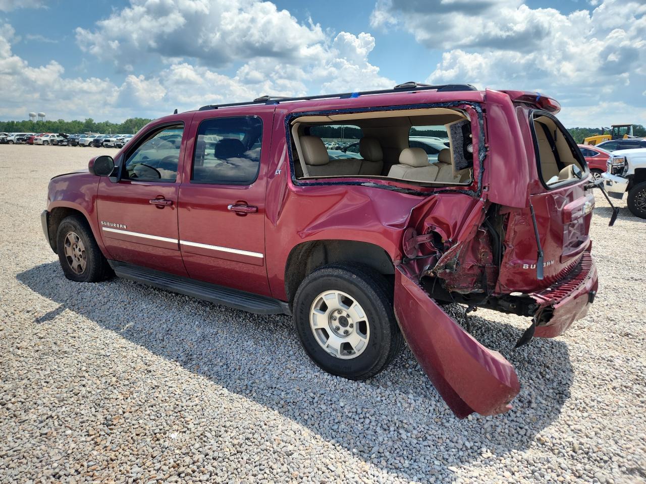 2011 Chevrolet Suburban C1500 Lt - Image 2
