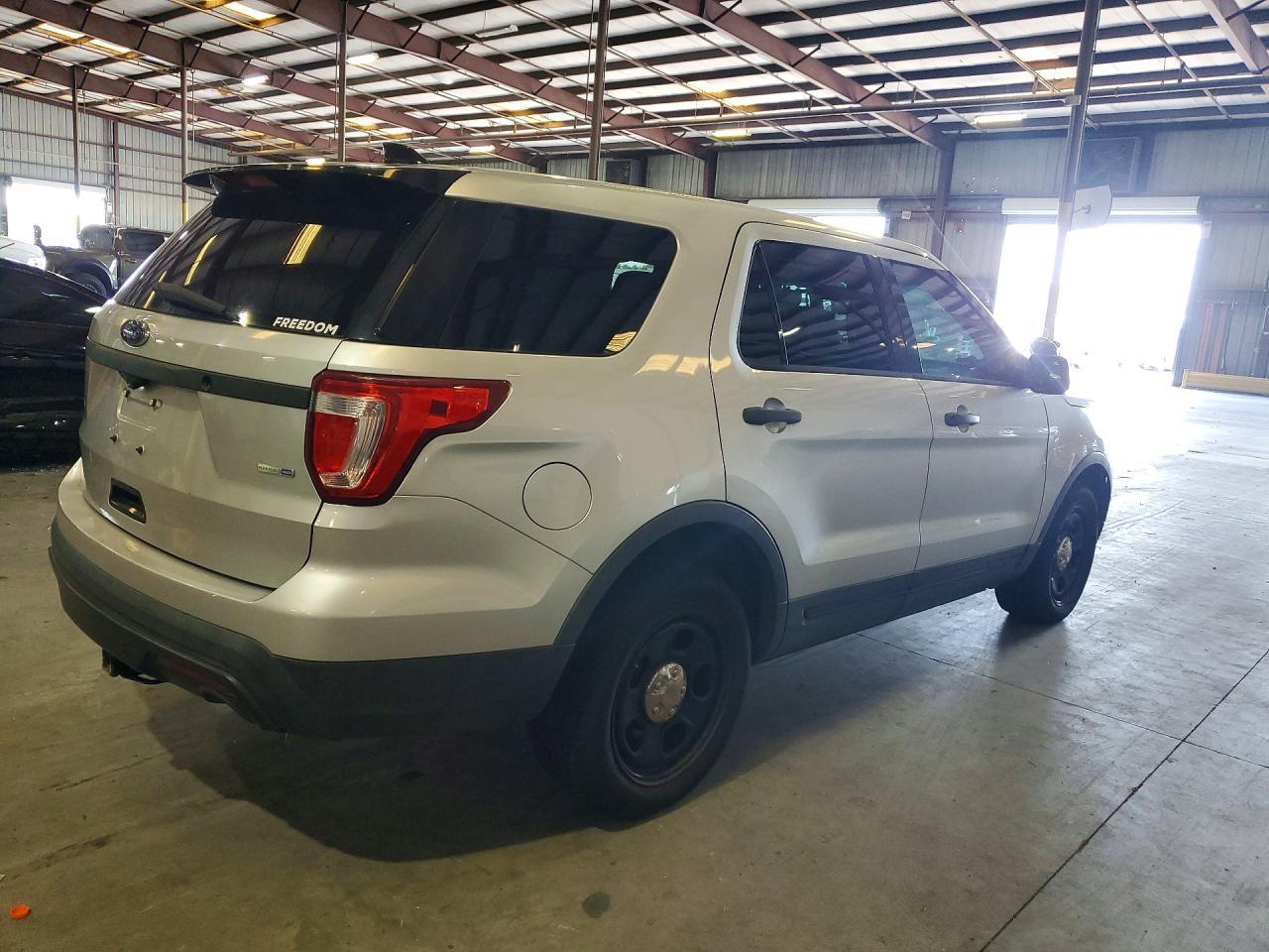 2016 Ford Explorer Police Interceptor - Image 3
