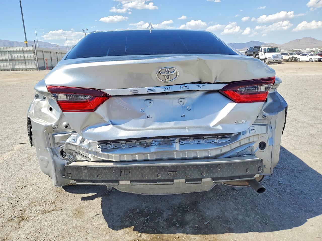 2023 Toyota Camry Le - Фото 6