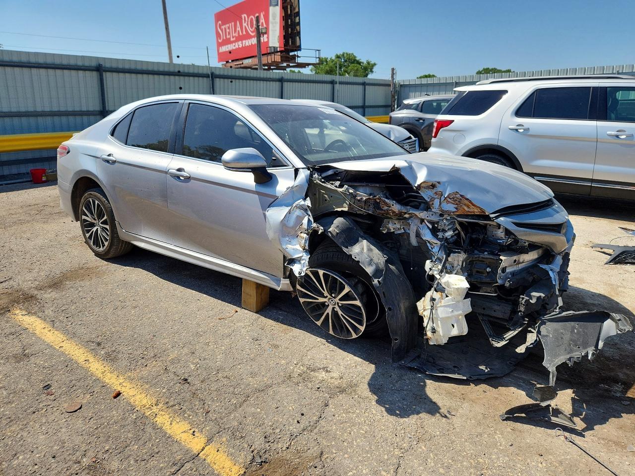 2019 Toyota Camry Se - Фото 4