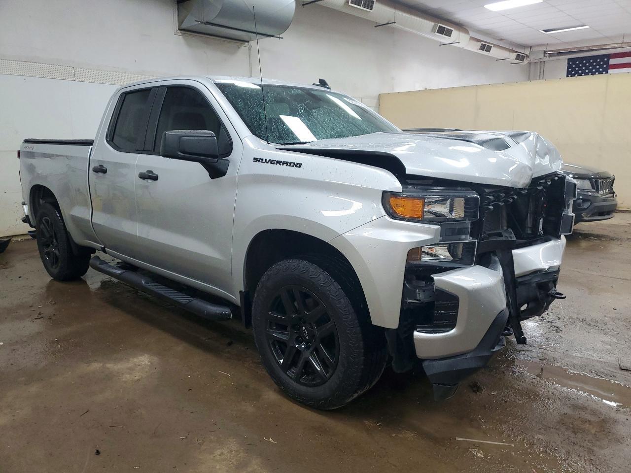2021 Chevrolet Silverado K1500 Custom - Фото 4