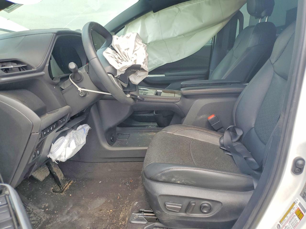 2025 Toyota Sienna Platinum 7-Passenger - Image 7