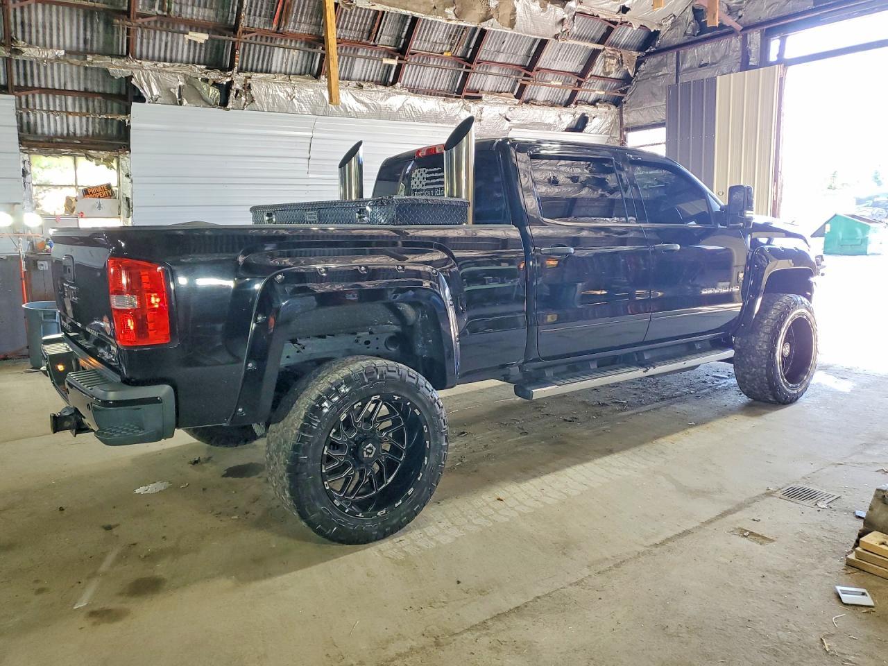 2018 GMC Sierra K2500 Denali - Image 3
