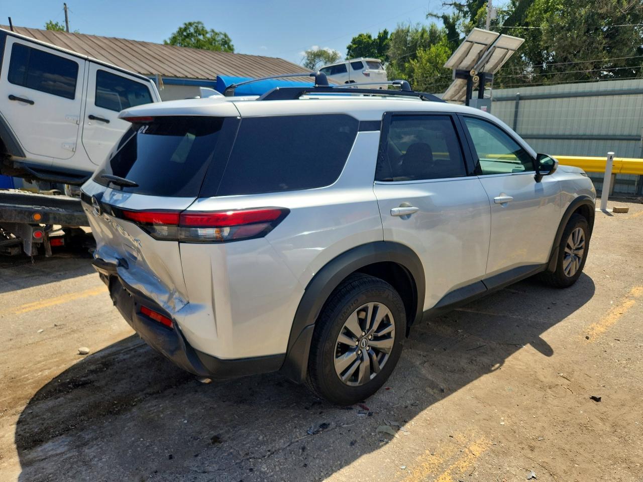 2024 Nissan Pathfinder Sv - Image 3