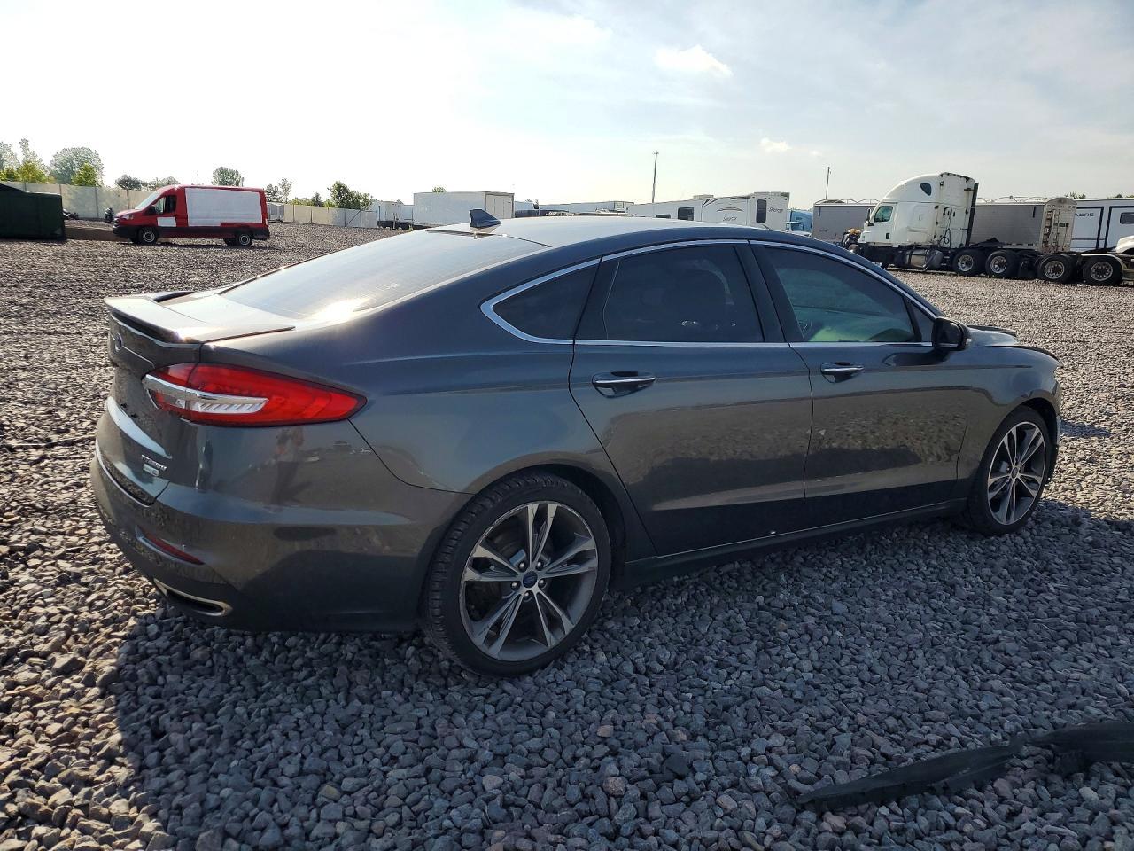 2020 Ford Fusion Titanium - Фото 3