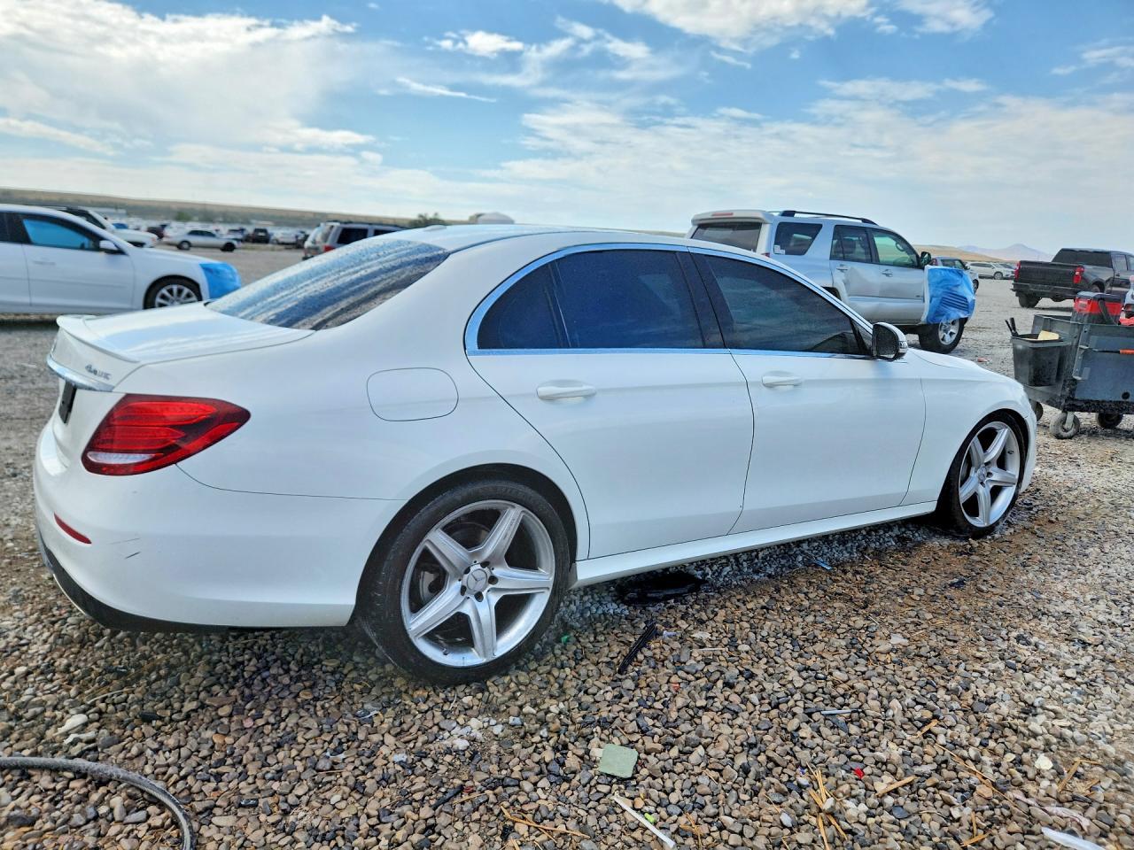 2017 Mercedes-Benz E 300 4Matic - Фото 3