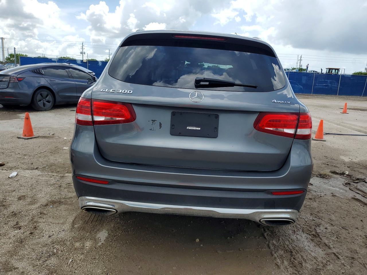 2017 Mercedes-Benz Glc 300 4Matic - Image 6
