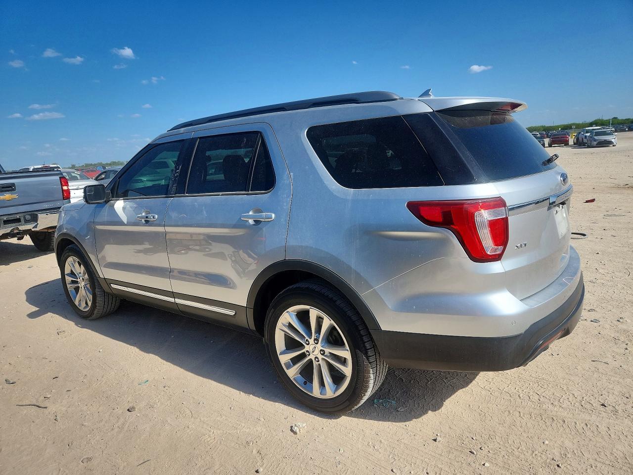 2018 Ford Explorer Xlt - Фото 2
