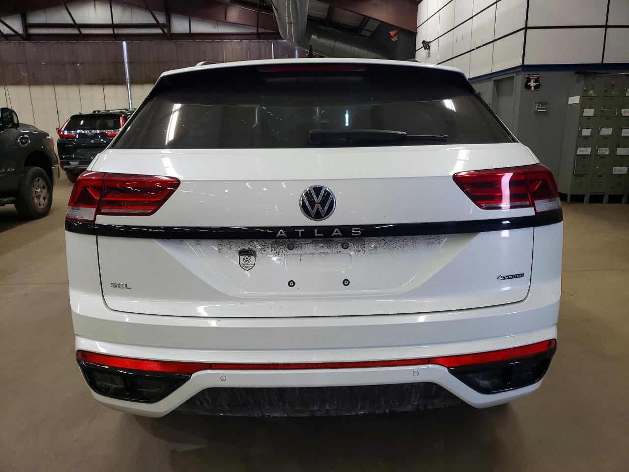 2023 Volkswagen Atlas Cross Sport Sel R-Line - Image 6