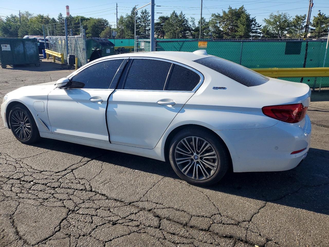 2019 BMW 530Xe - Image 2